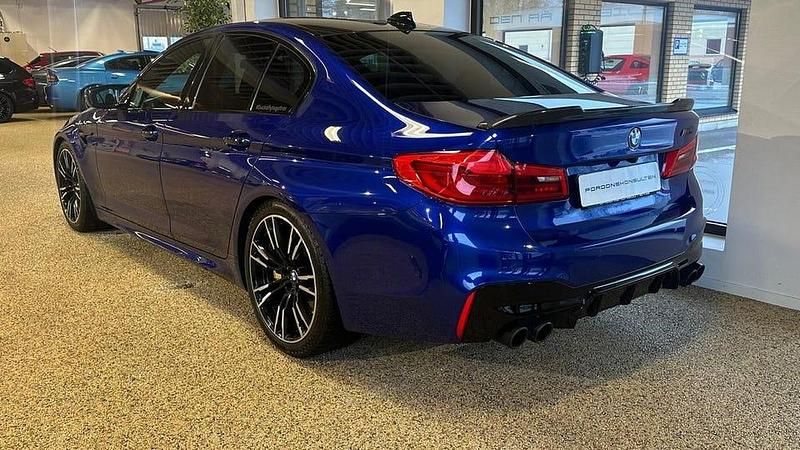 Begagnad BMW M5 Performance 600 HK (441 kW) 2018 Blå Sedan