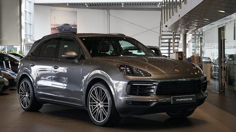Grå Begagnad 2019 Porsche Cayenne SUV | 695 000 kr (Bra pris) - Bild 1/4
