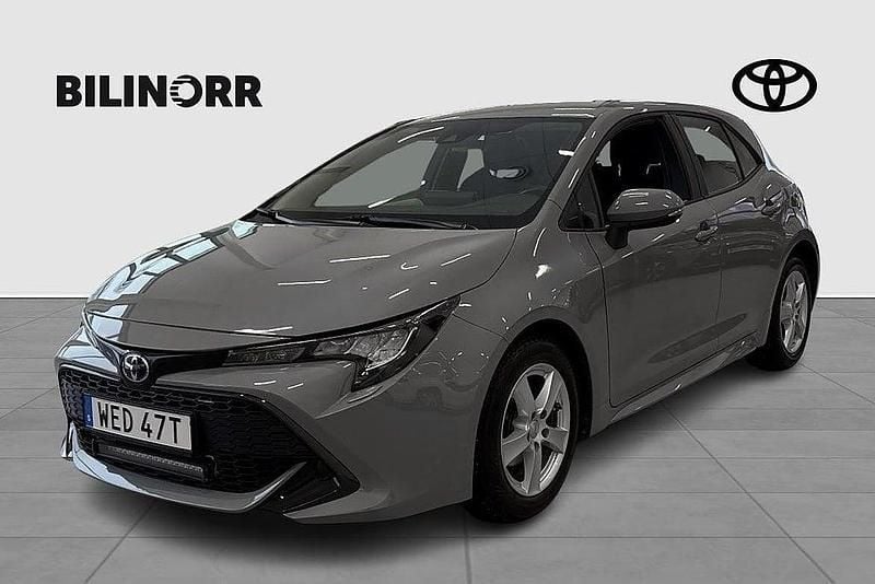 Begagnad Toyota Corolla Hybrid Active 124 HK (91 kW) 2022 Grå Halvkombi