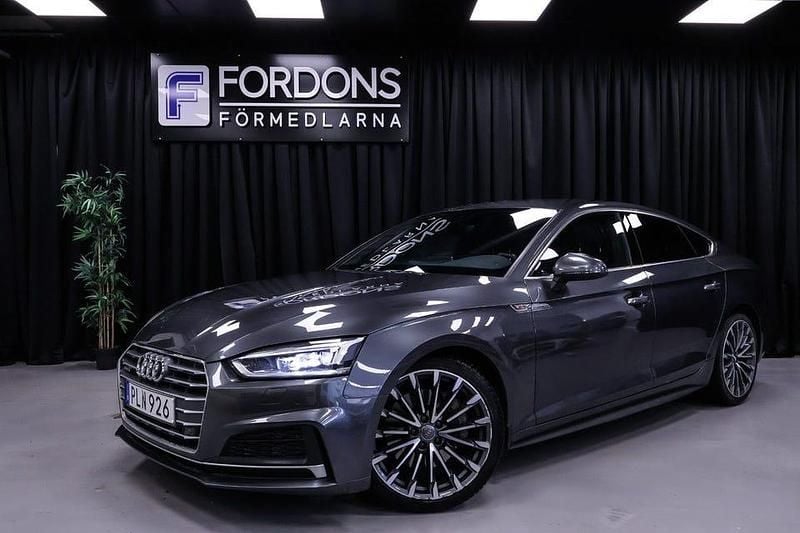 Grå Begagnad 2017 Audi A5 Sportback S-Line Halvkombi | 259 900 kr (Marknadspris) - Bild 1/4