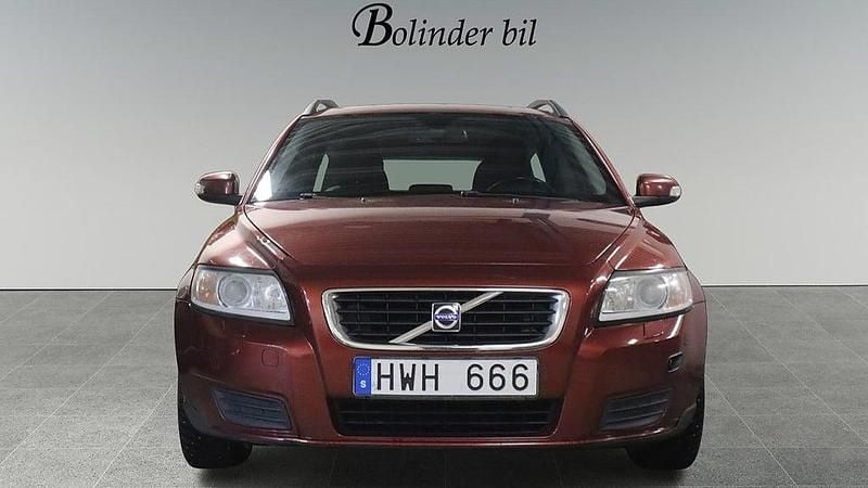 Begagnad Volvo V50 Kinetic 125 HK (91 kW) 2008 Röd Kombi