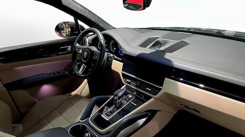 Begagnad Porsche Cayenne Turbo S 549 HK (403 kW) 2022 Brun SUV