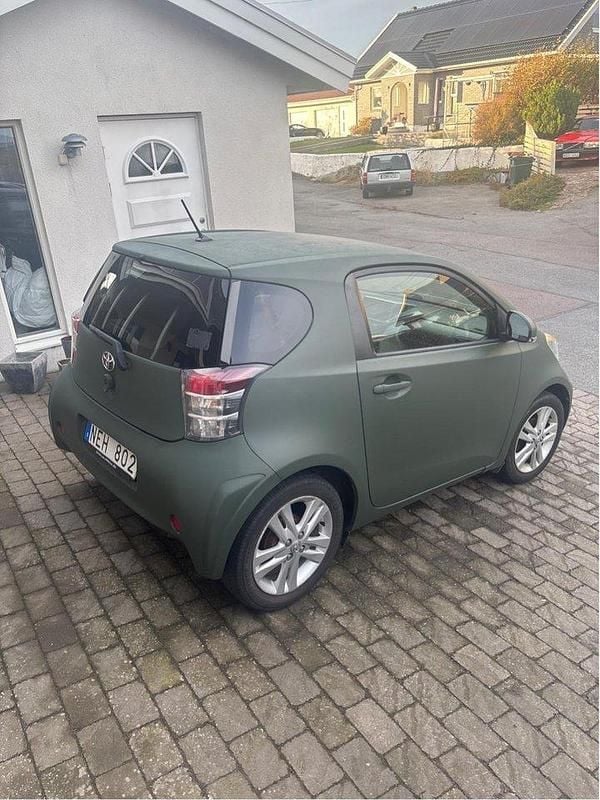 Grön Begagnad 2012 Toyota iQ Halvkombi | 32 000 kr (Marknadspris) - Bild 1/4