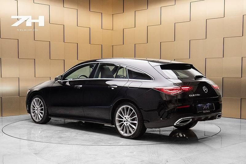 Begagnad Mercedes CLA250e Shooting Brake AMG line 160 HK (117 kW) 2023 Svart Kombi