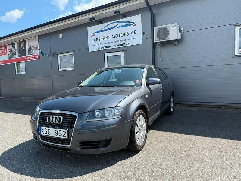 Grå Begagnad 2007 Audi A3 Attraction Halvkombi | 39 999 kr (Marknadspris) - Bild 1/4