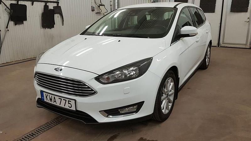 Vit Begagnad 2015 Ford Focus Kombi | 95 000 kr (Dyr) - Bild 1/4