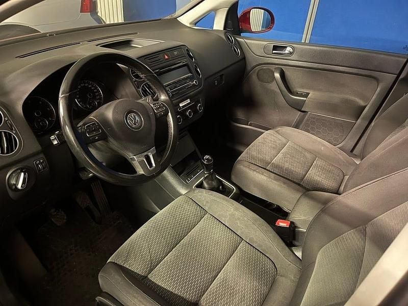 Begagnad VW Golf Plus Cross 105 HK (77 kW) 2013 Röd Minibuss