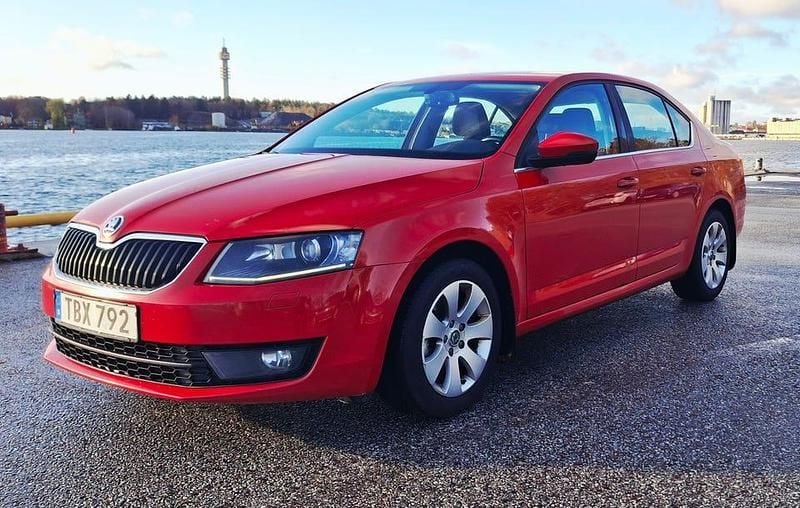 Begagnad 2015 Skoda Octavia Elegance Halvkombi | 35 000 kr (Bra pris) - Bild 1/4