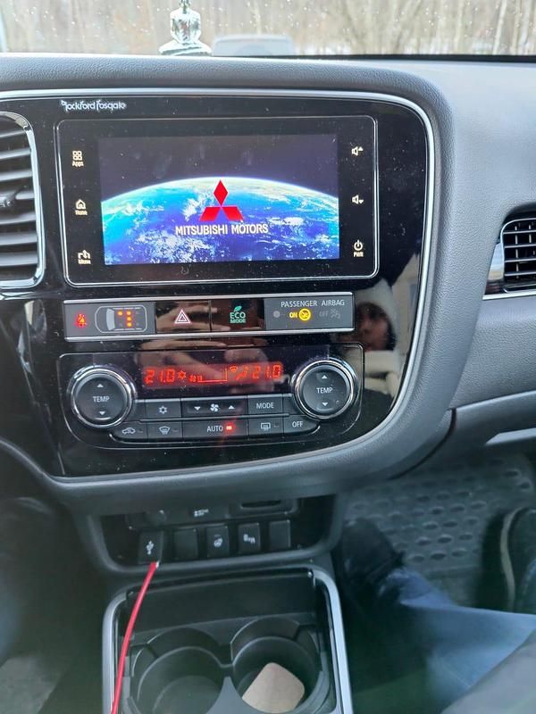 Begagnad Mitsubishi Outlander 224 HK (164 kW) 2019 SUV