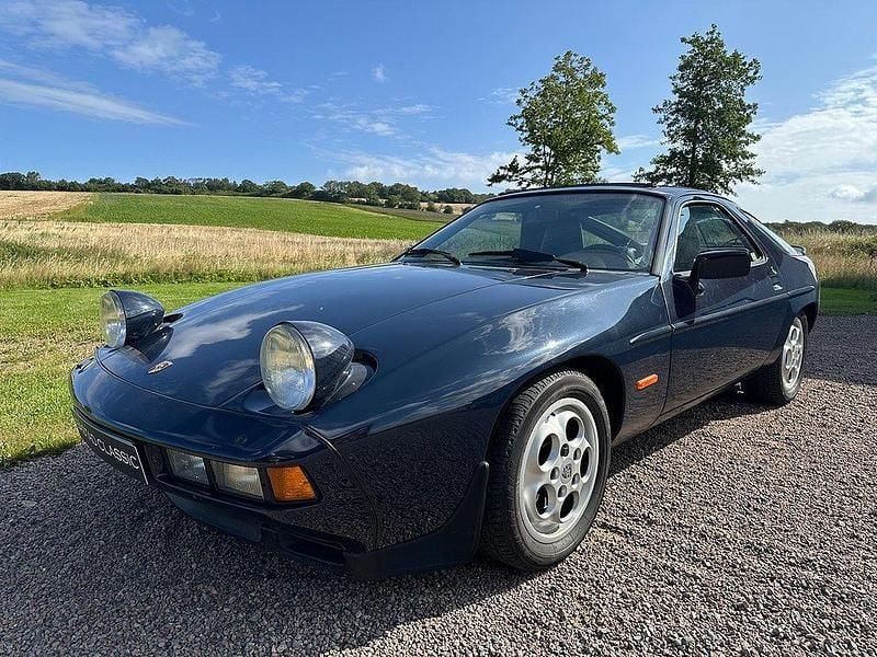 Mörkblå Begagnad 1985 Porsche 928 Sportkupé | 249 000 kr - Bild 1/4
