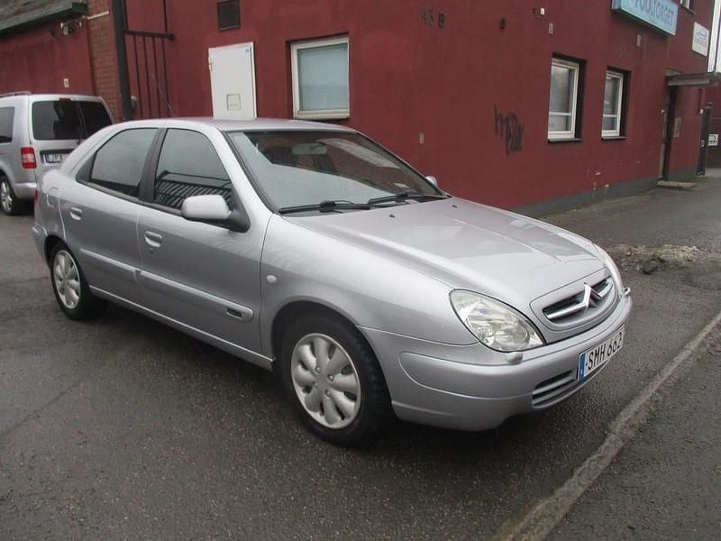 Begagnad Citroën Xsara 109 HK (80 kW) 2001 Silver Halvkombi