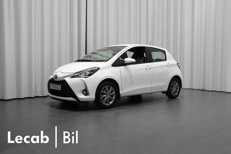 Vit Begagnad 2017 Toyota Yaris Halvkombi | 129 500 kr (Marknadspris) - Bild 1/4