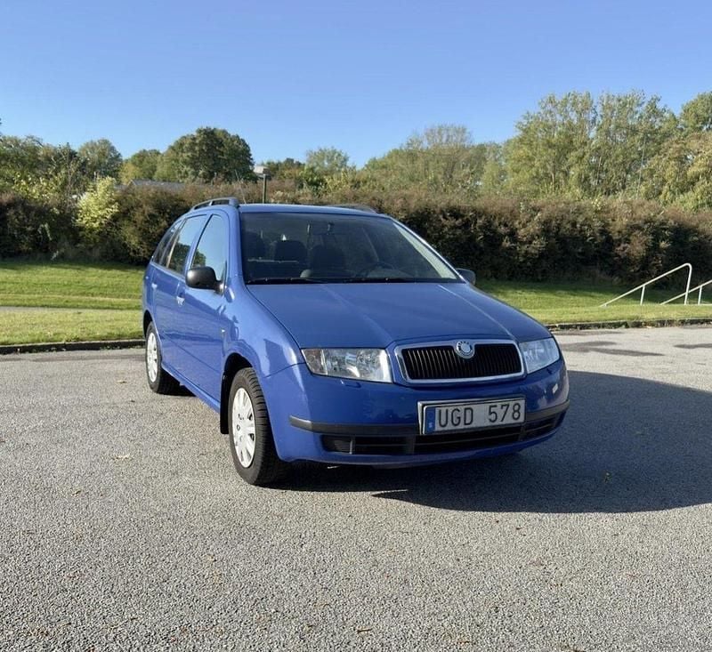 Blå Begagnad 2003 Skoda Fabia Halvkombi | 19 900 kr (Bra pris) - Bild 1/4