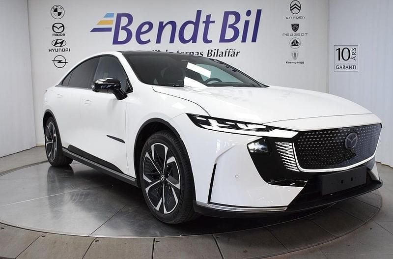 Vit Begagnad 2025 Mazda 6e Takumi-Line Sedan | 459 500 kr - Bild 1/3