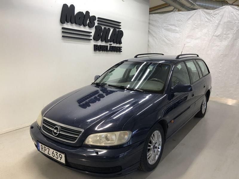 Mörkblå Begagnad 2000 Opel Omega Kombi | 14 900 kr - Bild 1/4