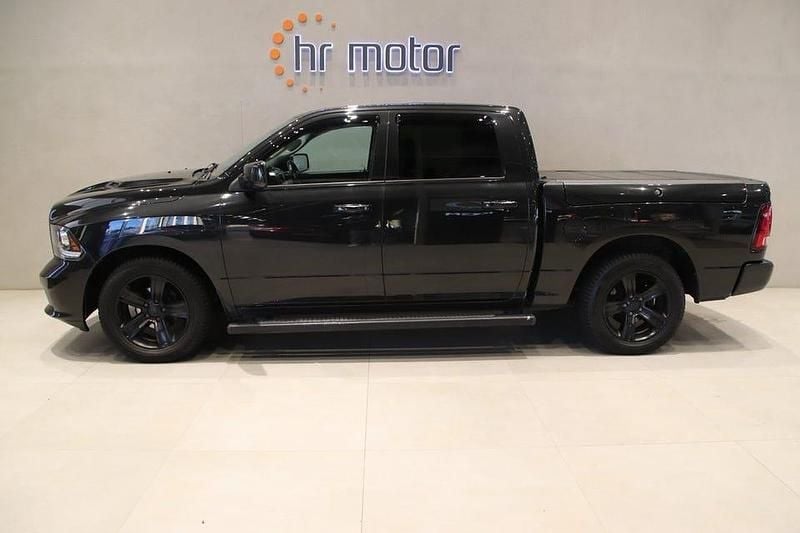 Svart Begagnad 2017 RAM 1500 Pickup | 369 000 kr (Lite dyr) - Bild 1/4