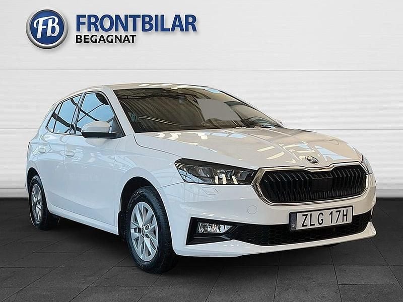 Vit Begagnad 2024 Skoda Fabia Halvkombi | 214 900 kr (Marknadspris) - Bild 1/3