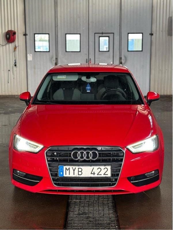 Röd Begagnad 2013 Audi A3 Ambition Halvkombi | 89 900 kr (Bra pris) - Bild 1/4
