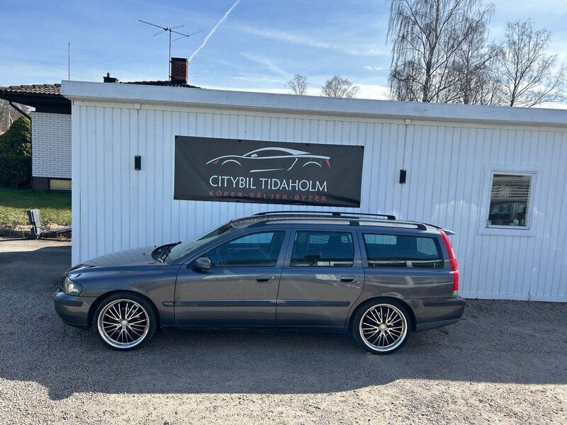 Grå Begagnad 2003 Volvo V70 Kombi | 39 500 kr (Dyr) - Bild 1/4