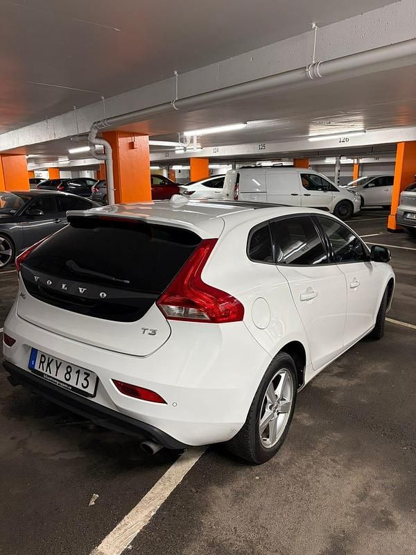 Begagnad Volvo V40 152 HK (111 kW) 2018