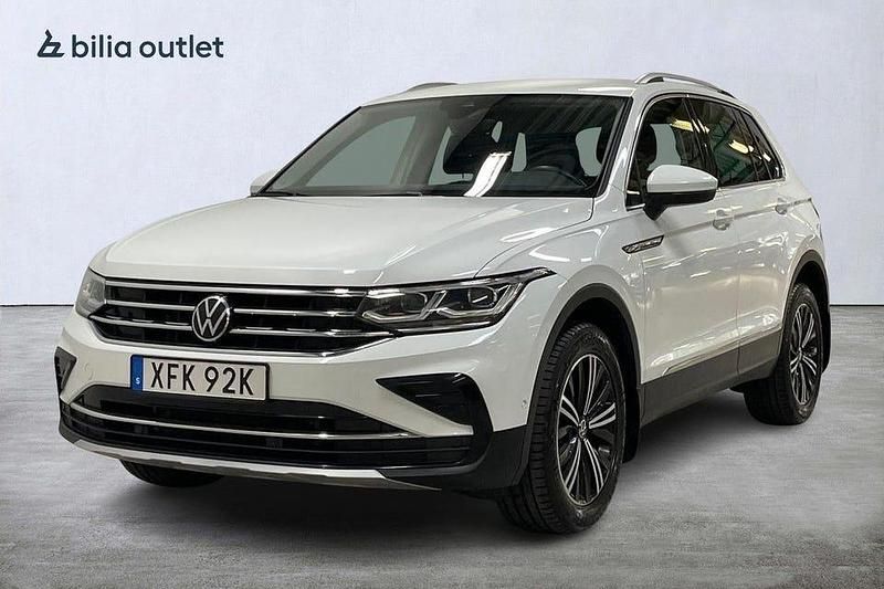 Vit Begagnad 2022 VW Tiguan Elegance SUV | 269 900 kr (Superpris) - Bild 1/3