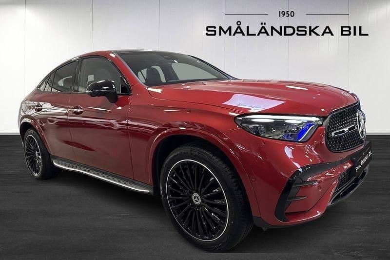 Begagnad Mercedes GLC300e AMG line 334 HK (245 kW) 2024 Röd Sportkupé