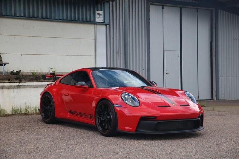 Röd Begagnad 2023 Porsche 911 GT3 Sportkupé | 2 250 000 kr (Superpris) - Bild 1/4