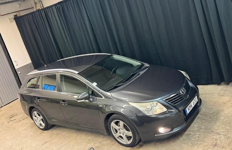 Begagnad Toyota Avensis 150 HK (110 kW) 2010 Kombi