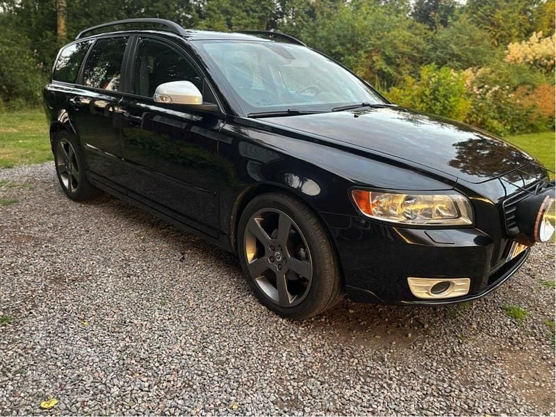 Svart Begagnad 2010 Volvo V50 R-Design Kombi | 45 500 kr (Marknadspris) - Bild 1/4