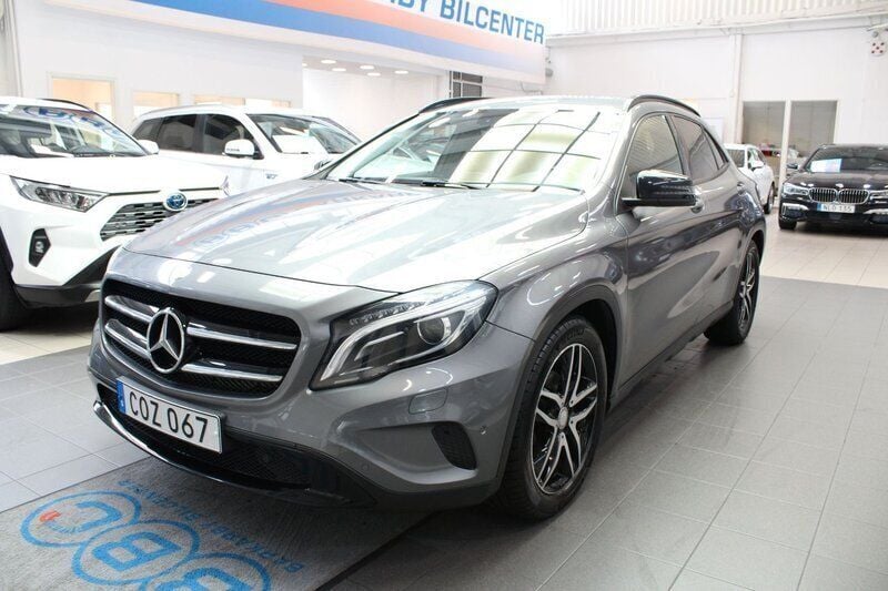 Mörkgrå Begagnad 2014 Mercedes GLA200 Urban SUV | 159 900 kr (Bra pris) - Bild 1/4