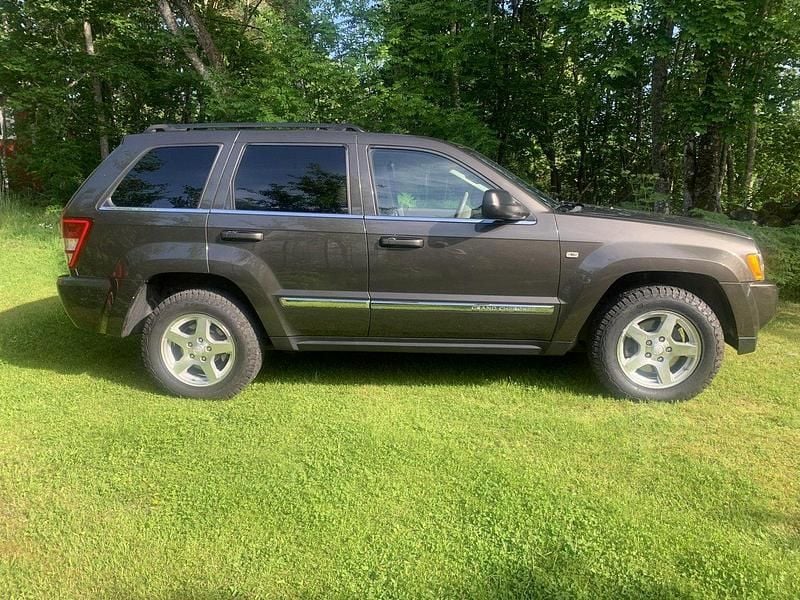 Brun Begagnad 2005 Jeep Grand Cherokee SUV | 86 000 kr - Bild 1/4