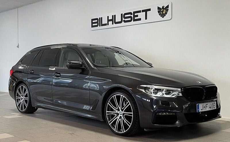 Grå Begagnad 2019 BMW 530 M Sport Kombi | 409 900 kr (Lite dyr) - Bild 1/4