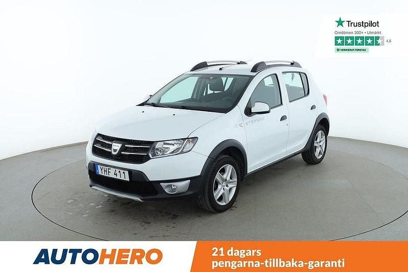 Vit Begagnad 2016 Dacia Sandero Stepway Halvkombi | 88 000 kr (Marknadspris) - Bild 1/4