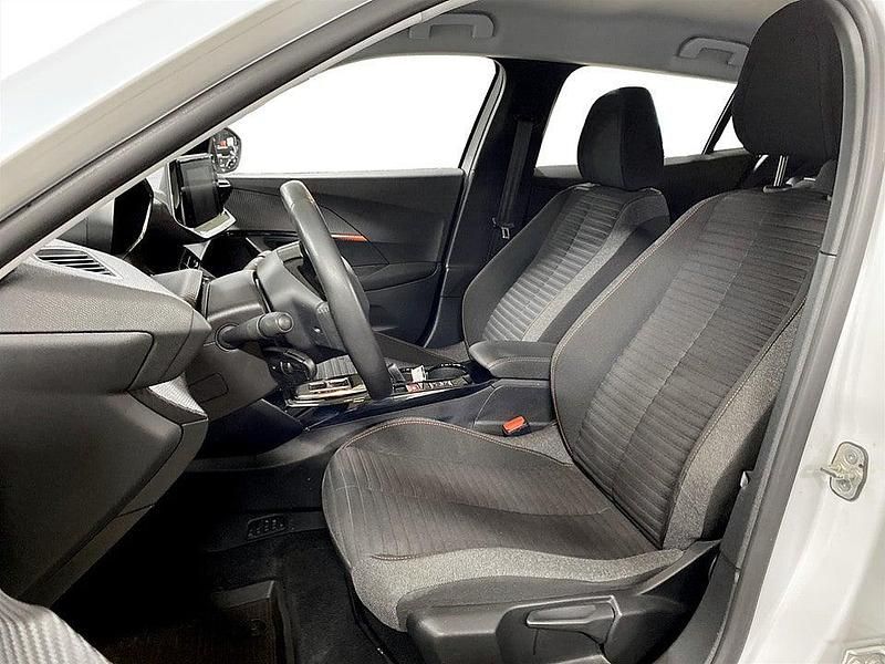 Begagnad Peugeot e-2008 Active 100 kW (136 HK) 2022 Vit SUV