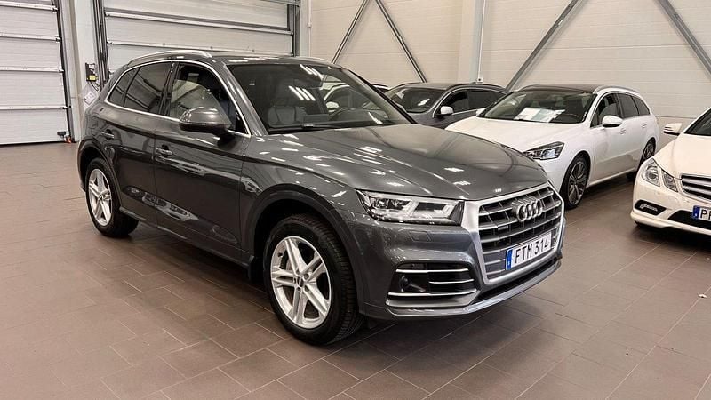 Grå Begagnad 2017 Audi Q5 S-Line SUV | 267 900 kr (Marknadspris) - Bild 1/4