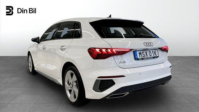 Begagnad Audi A3 S-Line 150 HK (110 kW) 2023 Ibisvit Sedan