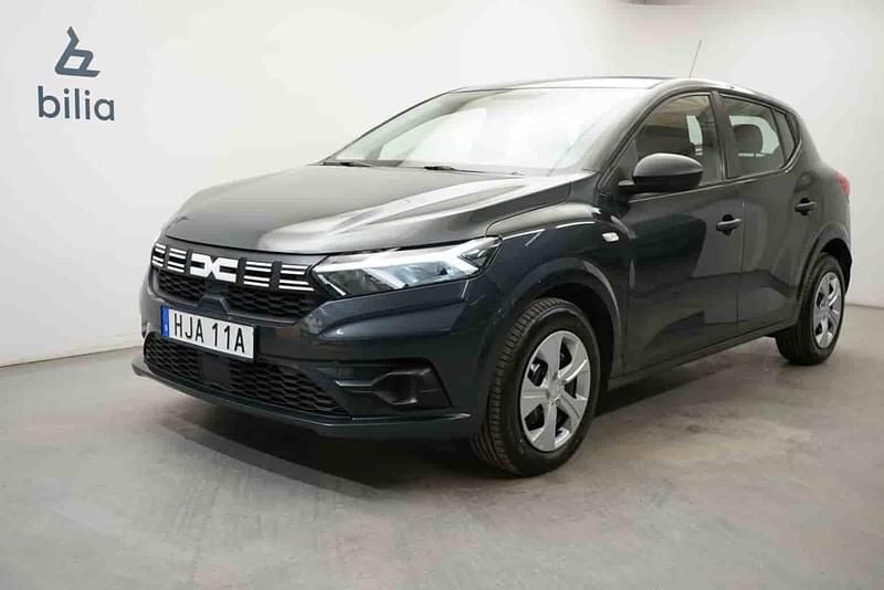 Grå Begagnad 2023 Dacia Sandero Halvkombi | 124 900 kr (Marknadspris) - Bild 1/1