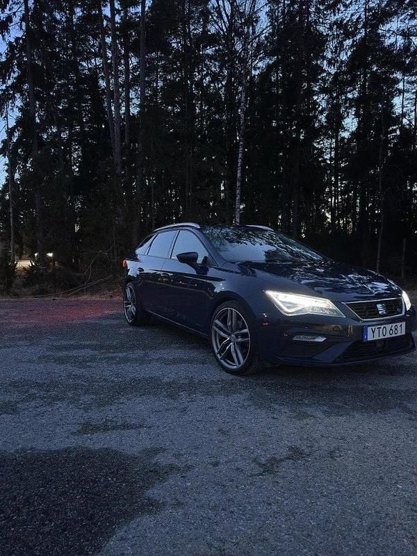 Blå Begagnad 2019 Seat Leon ST Kombi | 160 000 kr (Marknadspris) - Bild 1/4