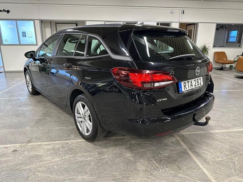 Begagnad Opel Astra Enjoy 110 HK (80 kW) 2018 Svart Kombi