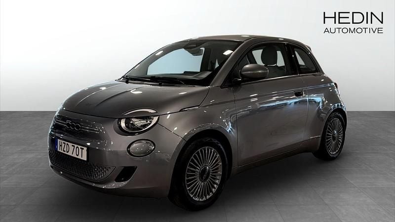 Grå (grey) Begagnad 2022 Fiat 500e Icon Halvkombi | 209 900 kr (Lite dyr) - Bild 1/4