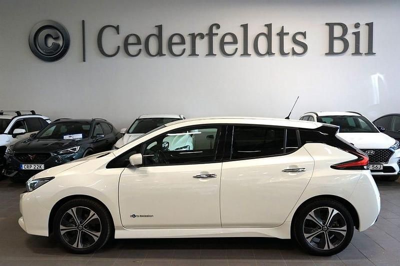 Vit Begagnad 2018 Nissan Leaf 360º Halvkombi | 149 900 kr (Lite dyr) - Bild 1/4