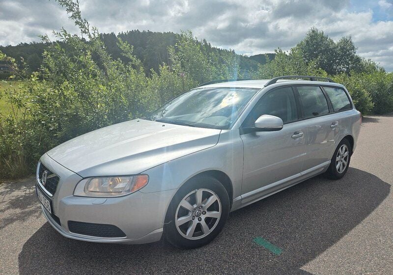 Ljusgrå (grå) Begagnad 2013 Volvo V70 Kombi | 67 500 kr (Marknadspris) - Bild 1/4