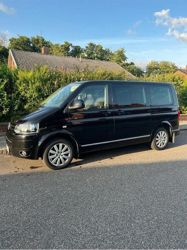 Svart Begagnad 2010 VW Multivan Highline Minibuss | 160 000 kr (Marknadspris) - Bild 1/4