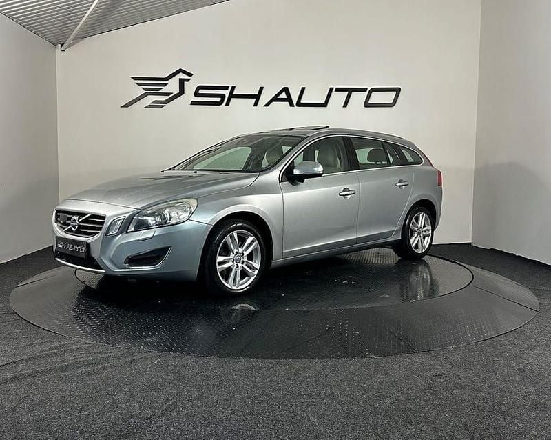 Silver Begagnad 2011 Volvo V60 Summum Kombi | 94 900 kr (Bra pris) - Bild 1/4