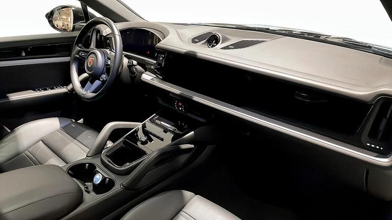 Begagnad Porsche Cayenne S E-Hybrid 2024 Svart SUV