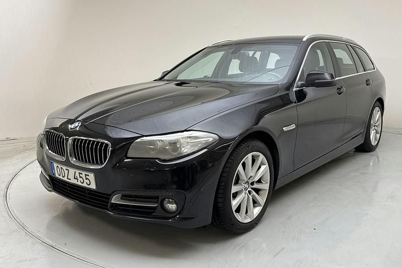 Svart Begagnad 2017 BMW 520 Kombi | 152 800 kr (Superpris) - Bild 1/4