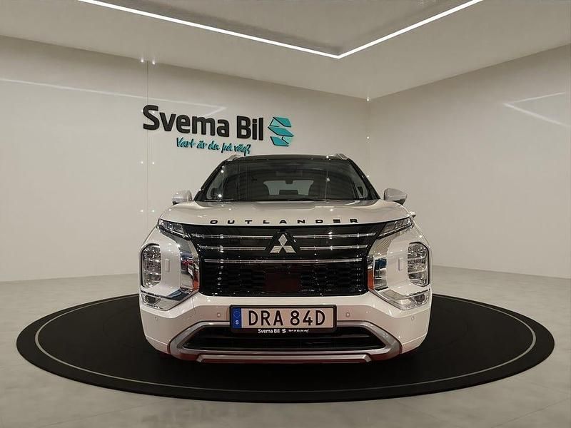 Begagnad Mitsubishi Outlander Instyle 306 HK (225 kW) 2025 White diamond black roof SUV