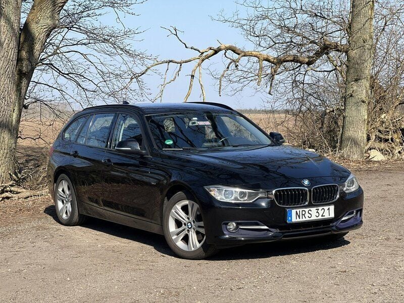Svart Begagnad 2015 BMW 318 Sport Line Kombi | 119 900 kr (Marknadspris) - Bild 1/3