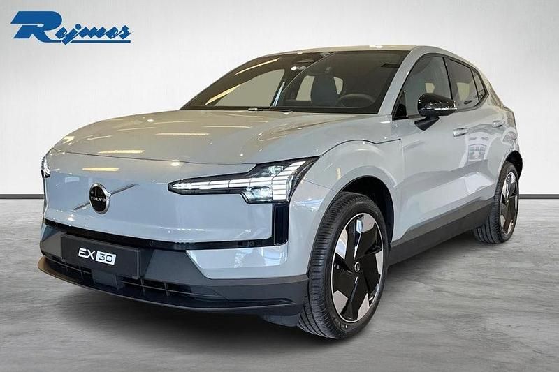 Grå Ny 2026 Volvo EX30 Single Motor Extended Range SUV | 514 900 kr (Marknadspris) - Bild 1/4