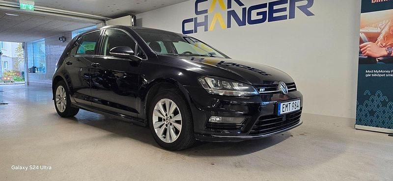 Svart Begagnad 2015 VW Golf VII Halvkombi | 99 900 kr (Marknadspris) - Bild 1/4